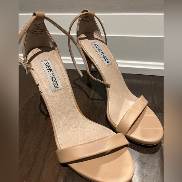 Steve Madden beige heels - Picture 2 of 7